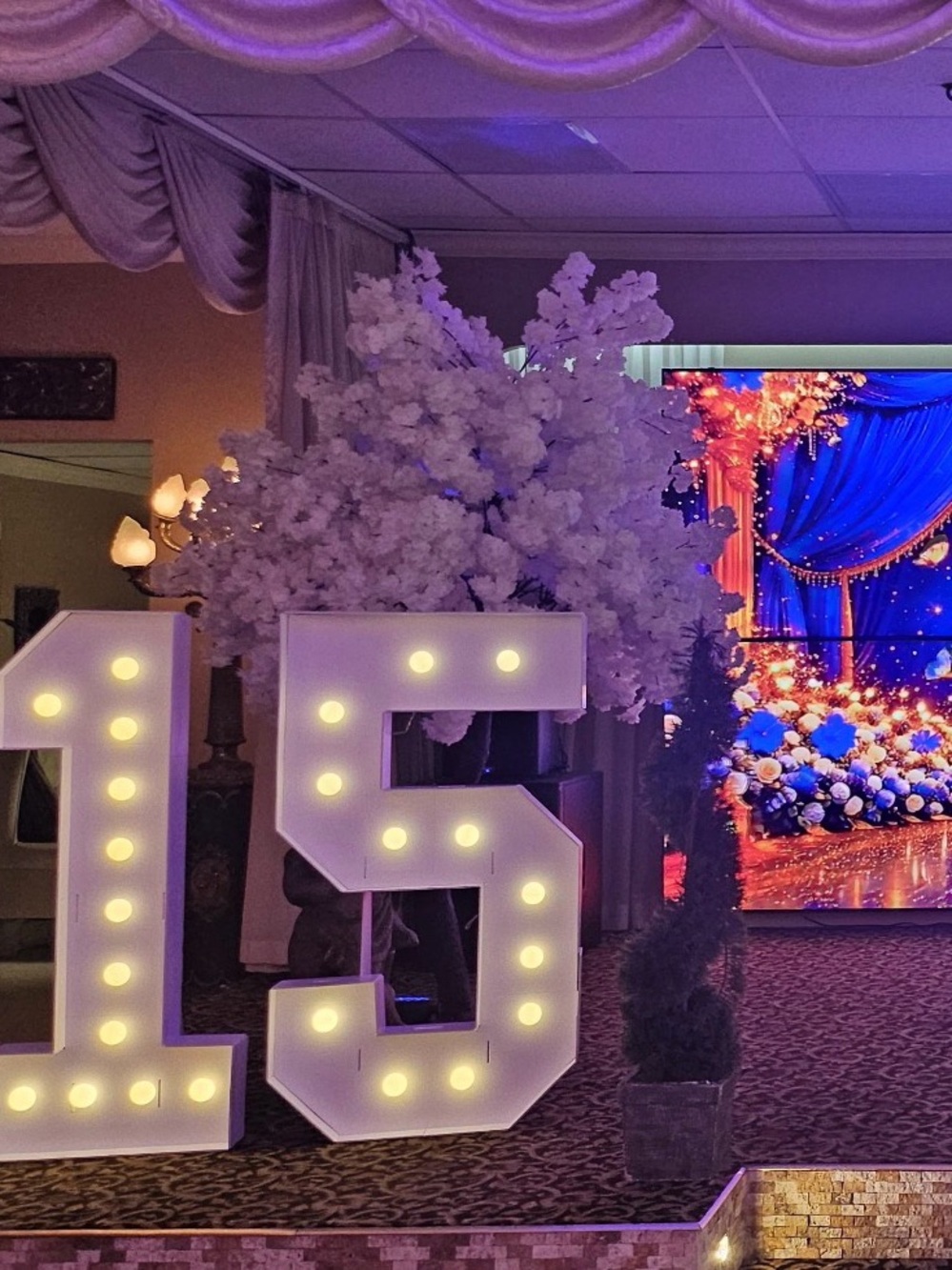 Large Light-Up Marquee Number '15' - White with Warm LED Lights